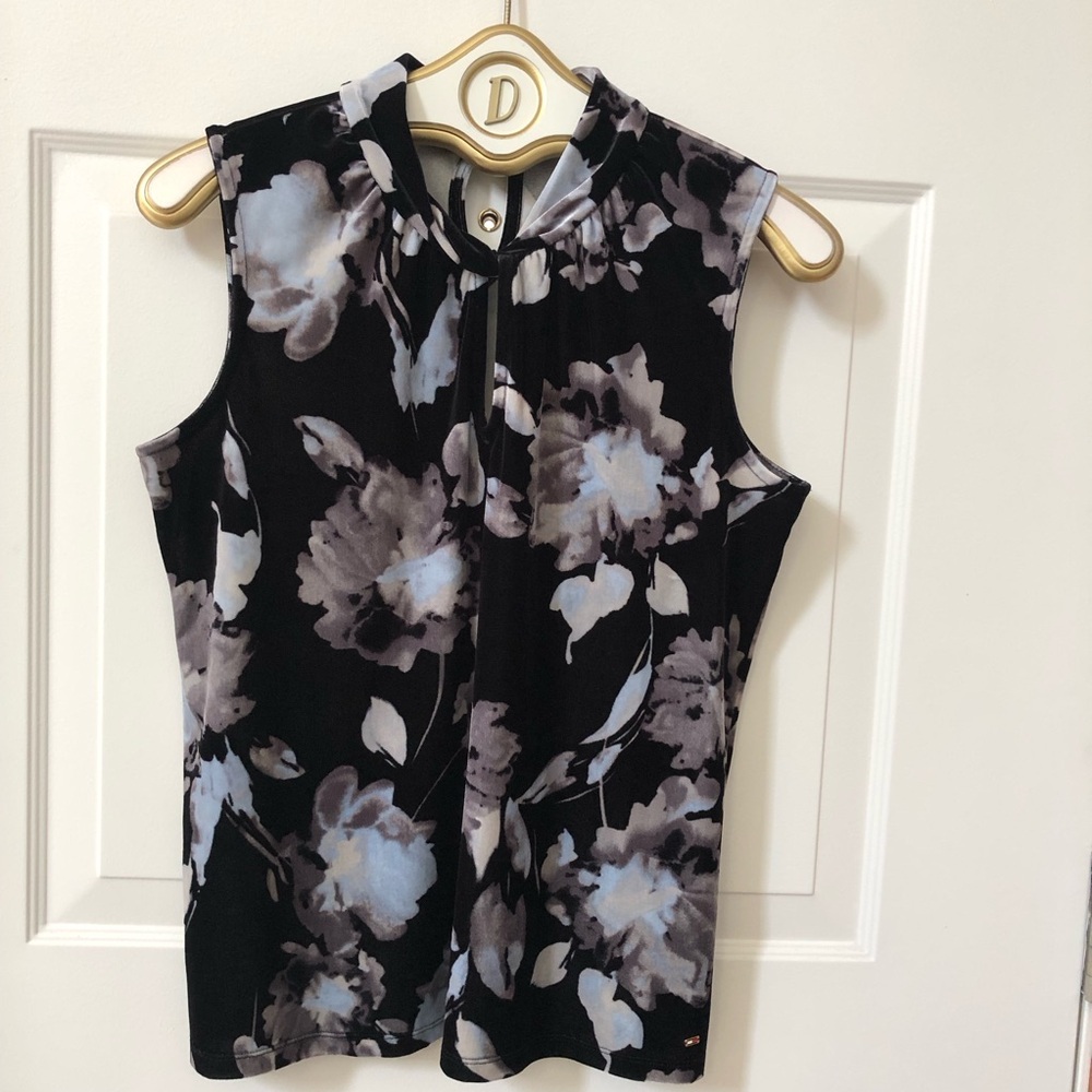 NWOT - Tommy Hilfiger Top w/Front Key Hole & Back Button Neckline & Key Hole